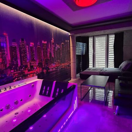 Apartament Manhattan エウク エクステリア 写真